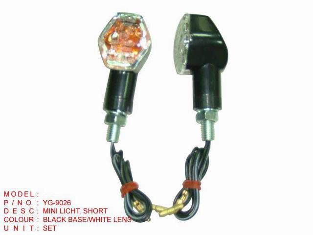 YG-9026_MINI LICHT SHORT_BLACK BASE'WHITE LENS